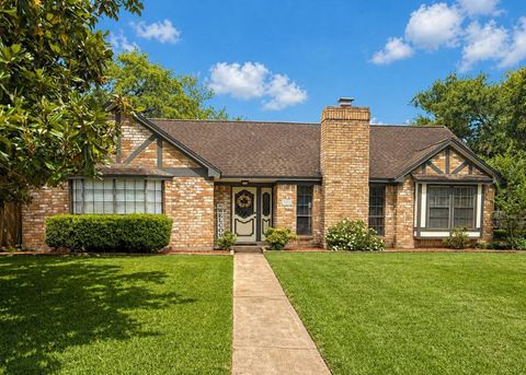 Photo of 123 Spanish Moss Lane, Lake Jackson, TX 77566 (MLS # 60803536)