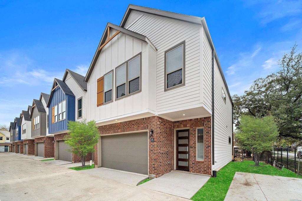 Photo of 2200 Marnel Road #J, Houston, TX 77055 (MLS # 72330689)