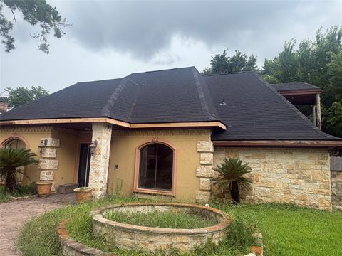 Photo of 9023 Mauna Loa Lane, Houston, TX 77040 (MLS # 28882887)