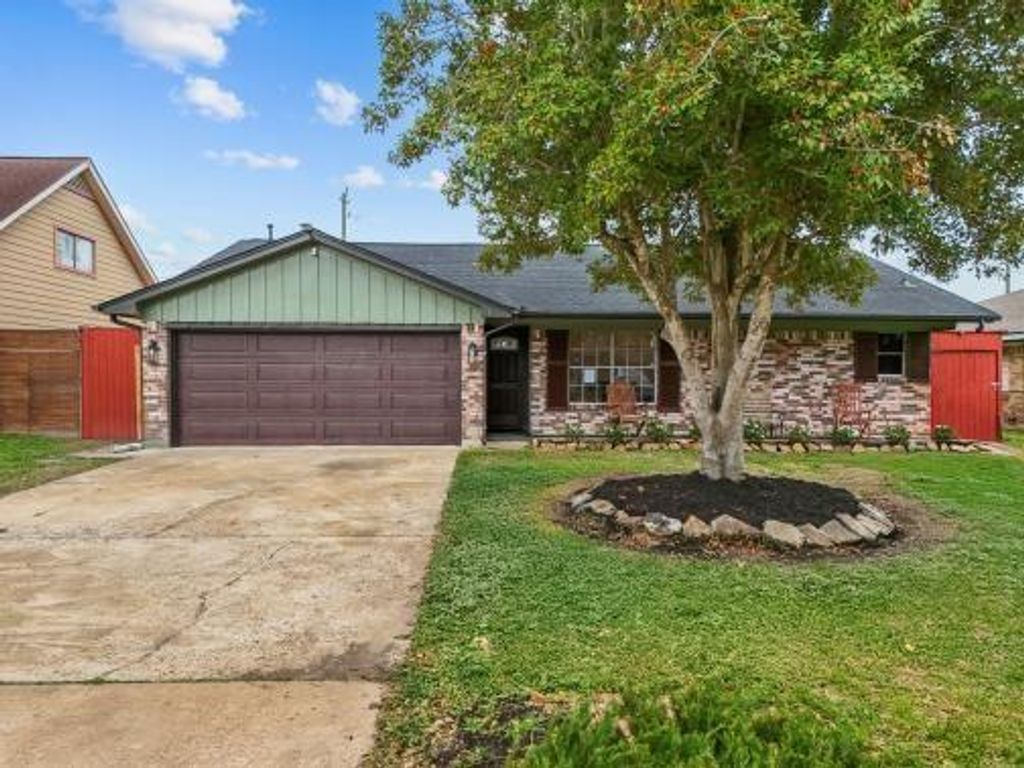 Photo of 11007 Green Arbor Drive, Houston, TX 77089 (MLS # 98588606)
