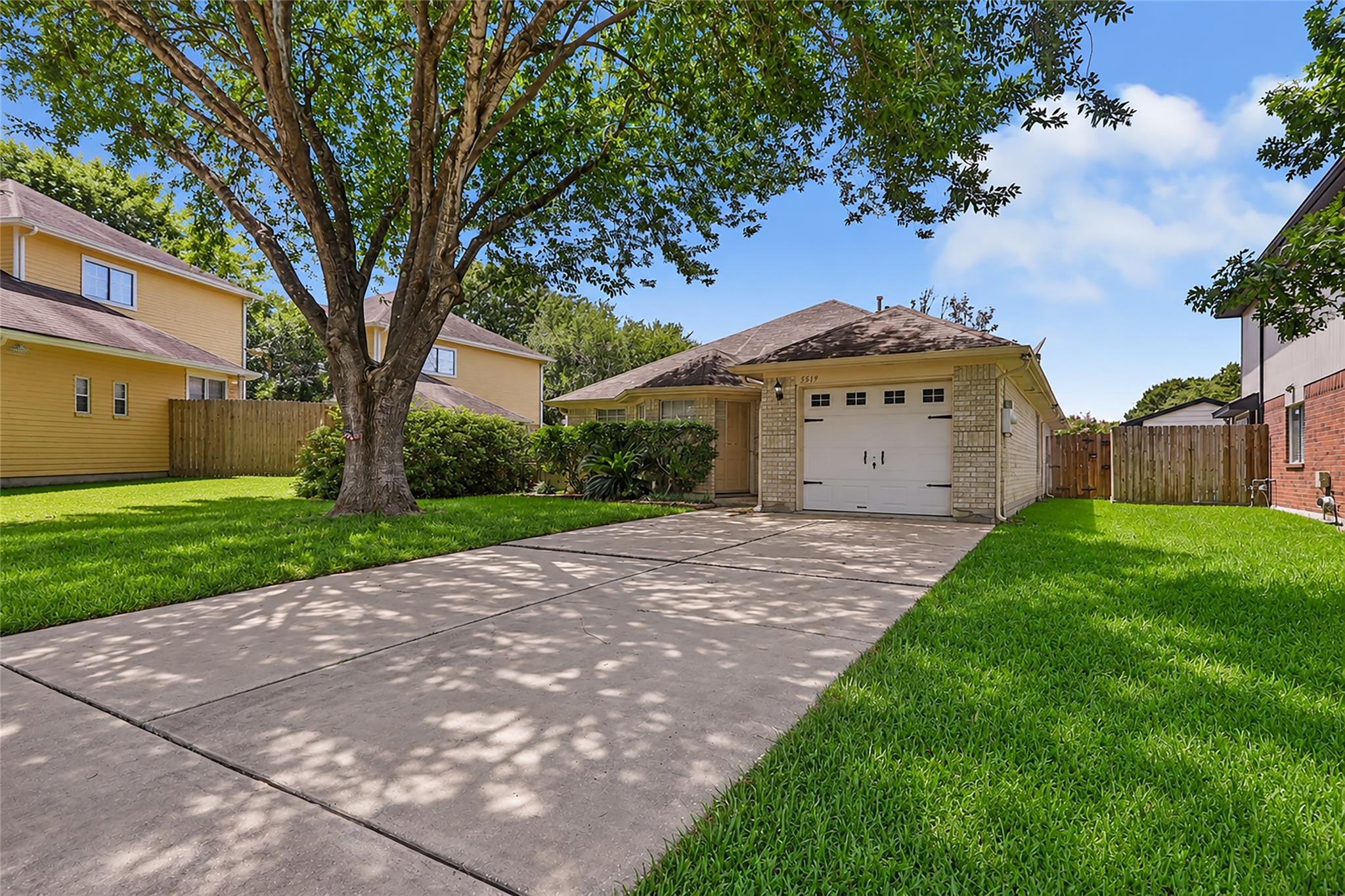 5519 Chisholm Trail
