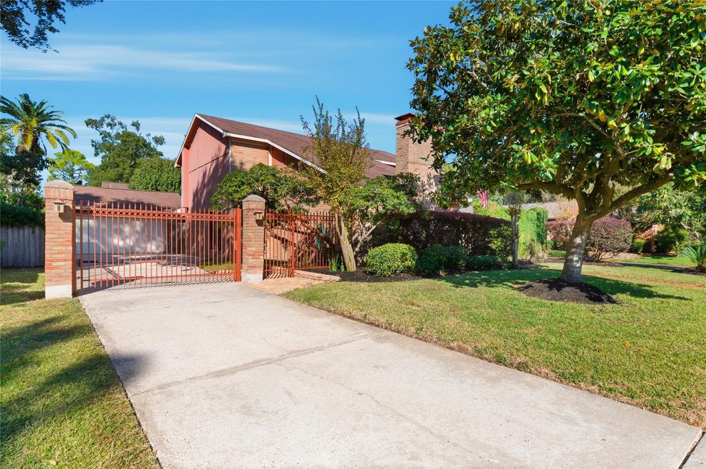 Photo of 15719 Brookvilla Drive, Houston, TX 77059 (MLS # 80679993)