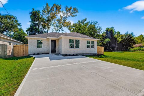 Photo of 5921 Jackson Lane, Texas City, TX 77591 (MLS # 30514975)