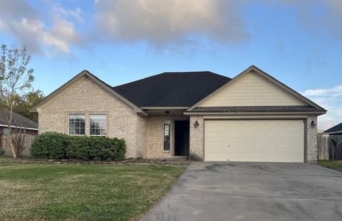 Homes For Sale - 125 Dove Trail<br/> Richwood, TX 77531