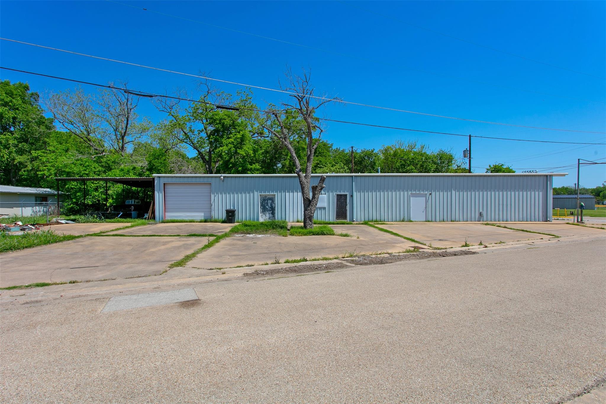 912 W Alligator Street