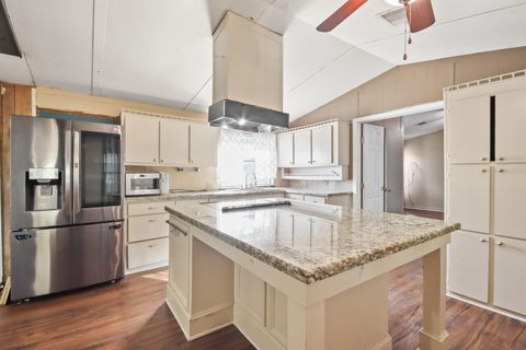 Photo of 17317 E Greenleaf Lane, Conroe, TX 77306 (MLS # 36360734)