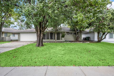 Photo of 5310 Windswept Ln, Houston, TX 77056 (MLS # 39885243)