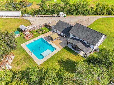 Homes For Sale - 18502 Wells Court<br/> Pearland, TX 77584