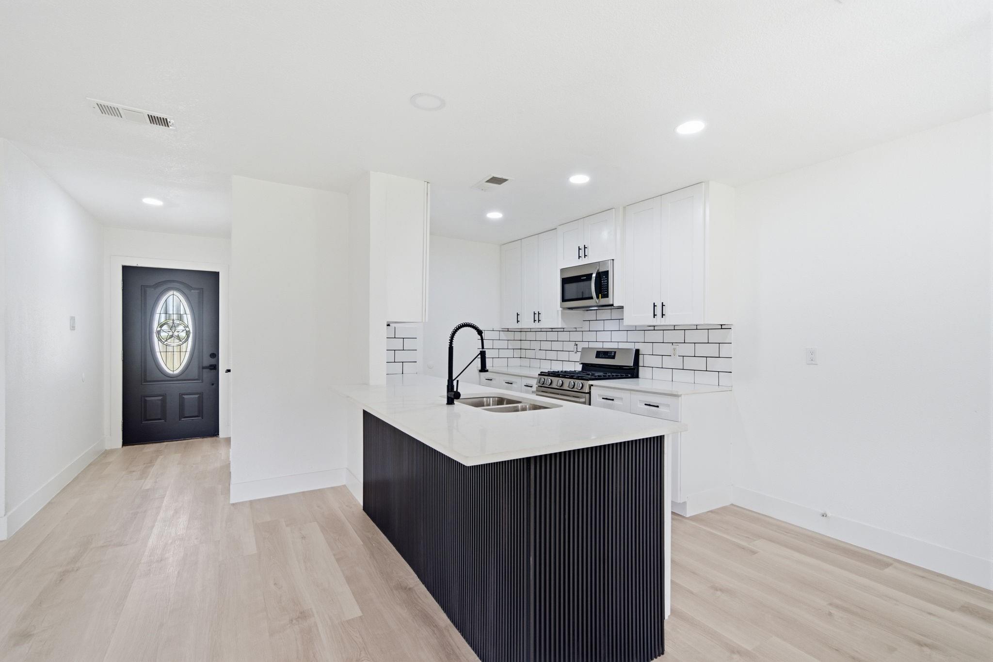 5703 Woodville Lane