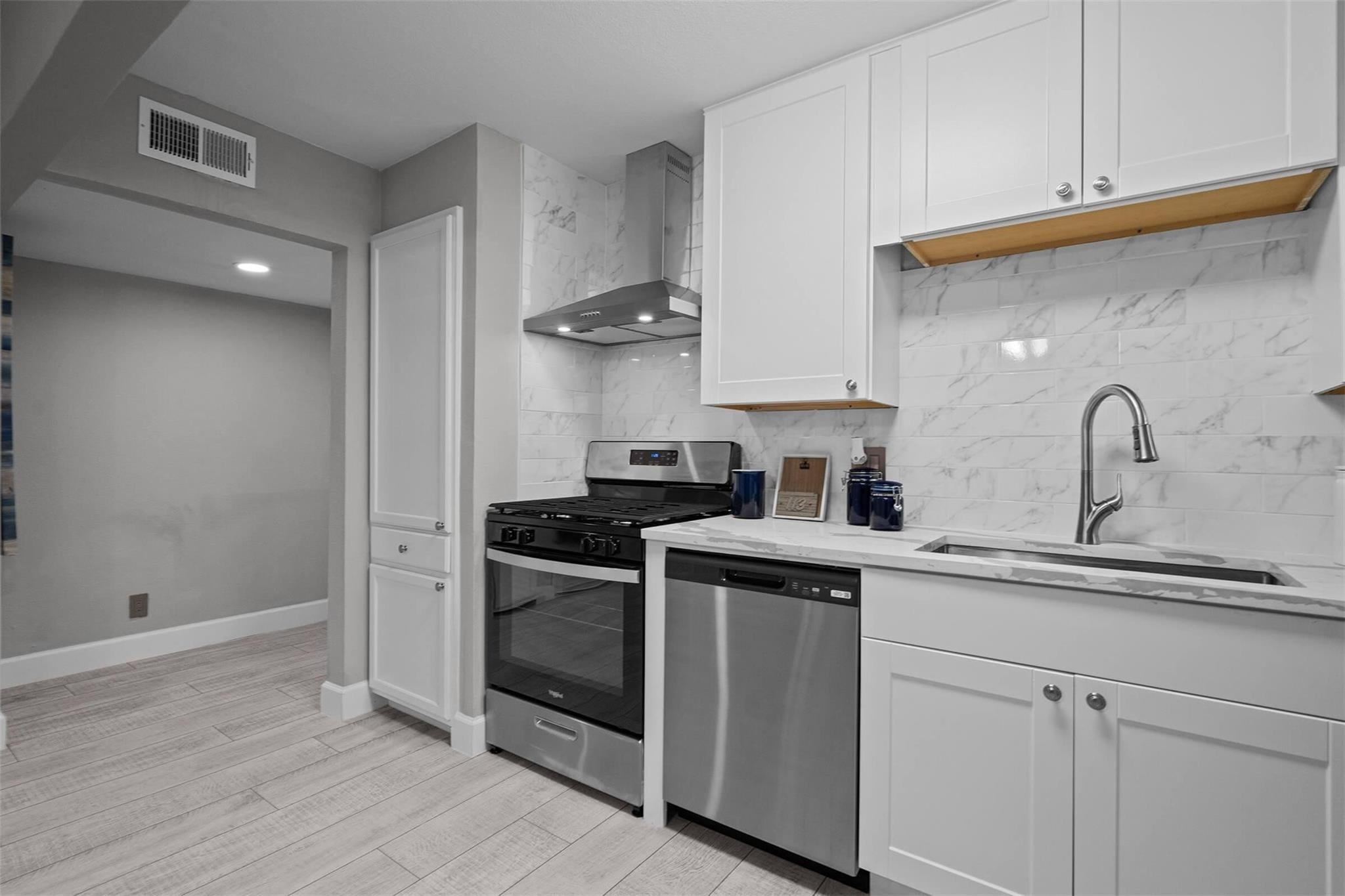 8100 Seawall Boulevard B