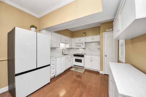 Photo of 2100 Tanglewilde Street #551, Houston, TX 77063 (MLS # 78257370)