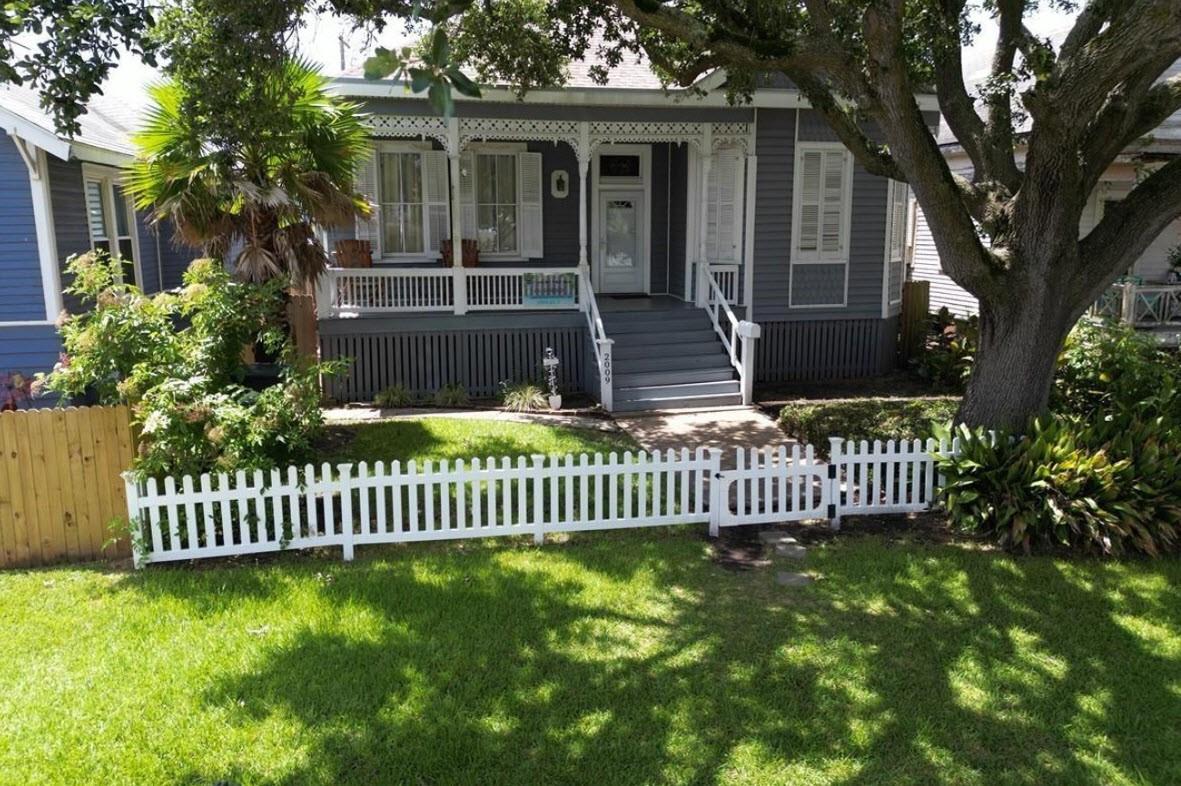 2009 Avenue O