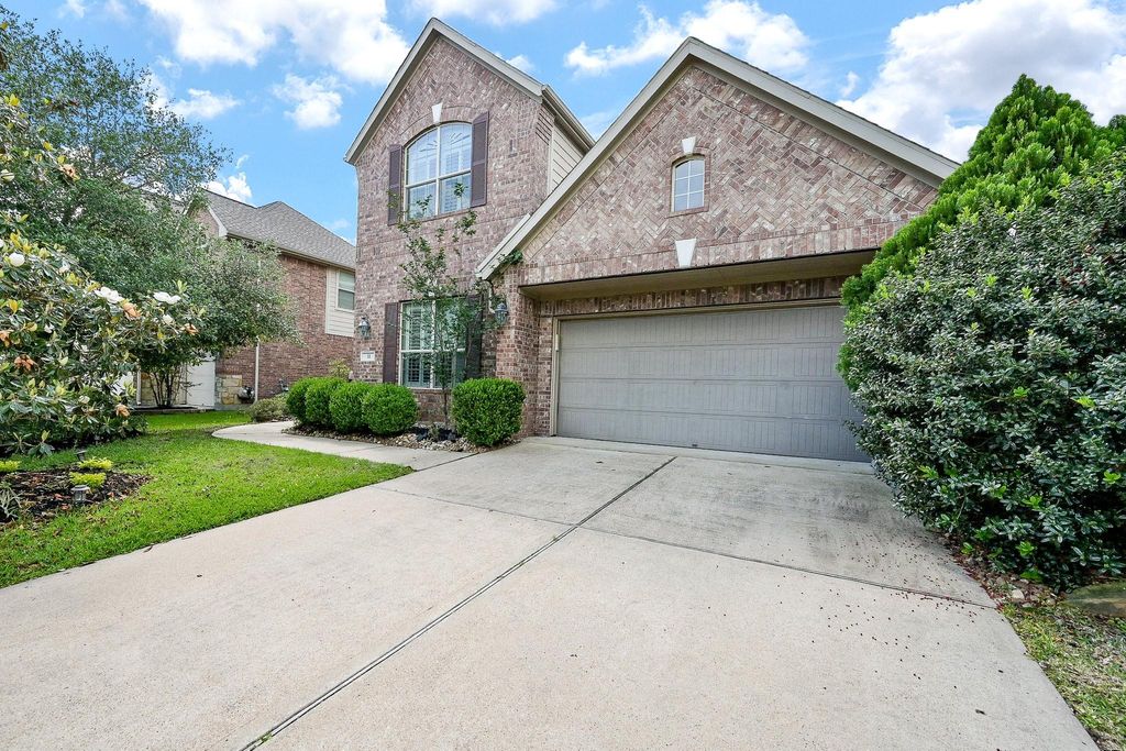 Photo of 11 S Victoriana Circle, Spring, TX 77389 (MLS # 43707768)