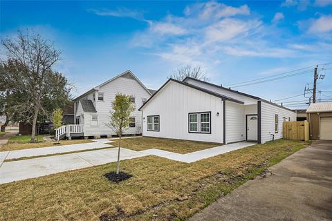 Photo of 1550 Lombardy Street, Houston, TX 77023 (MLS # 33291460)