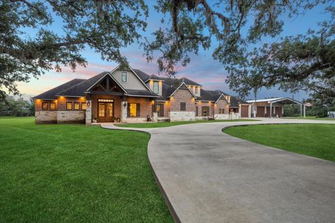 Photo of 1255 Bronco Trail, Angleton, TX 77515 (MLS # 17824897)