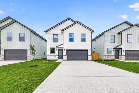 Photo of 418 4th Street, Beasley, TX 77417 (MLS # 59806010)