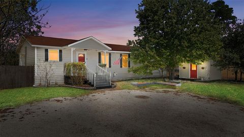 Photo of 252 Pine Hill Loop, Bastrop, TX 78602 (MLS # 81542039)