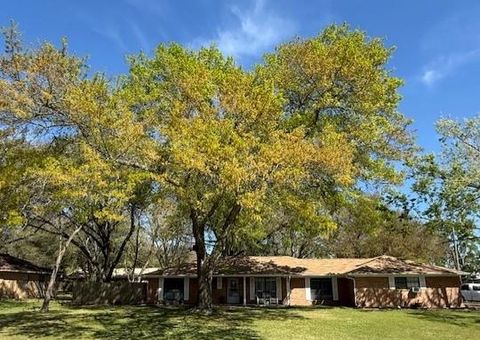 Homes For Sale - 451 Pennington Street<br/> Lovelady, TX 75851