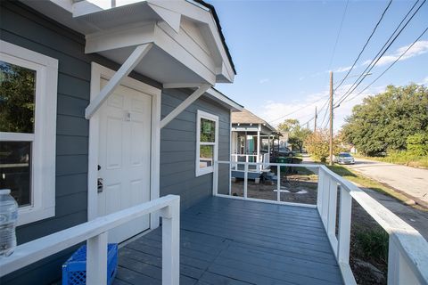 Photo of 3120 Stonewall Street, Houston, TX 77020 (MLS # 3500217)