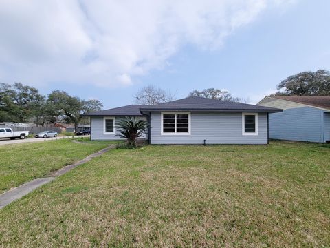 Photo of 301 Cypress Street, Lake Jackson, TX 77566 (MLS # 28612731)