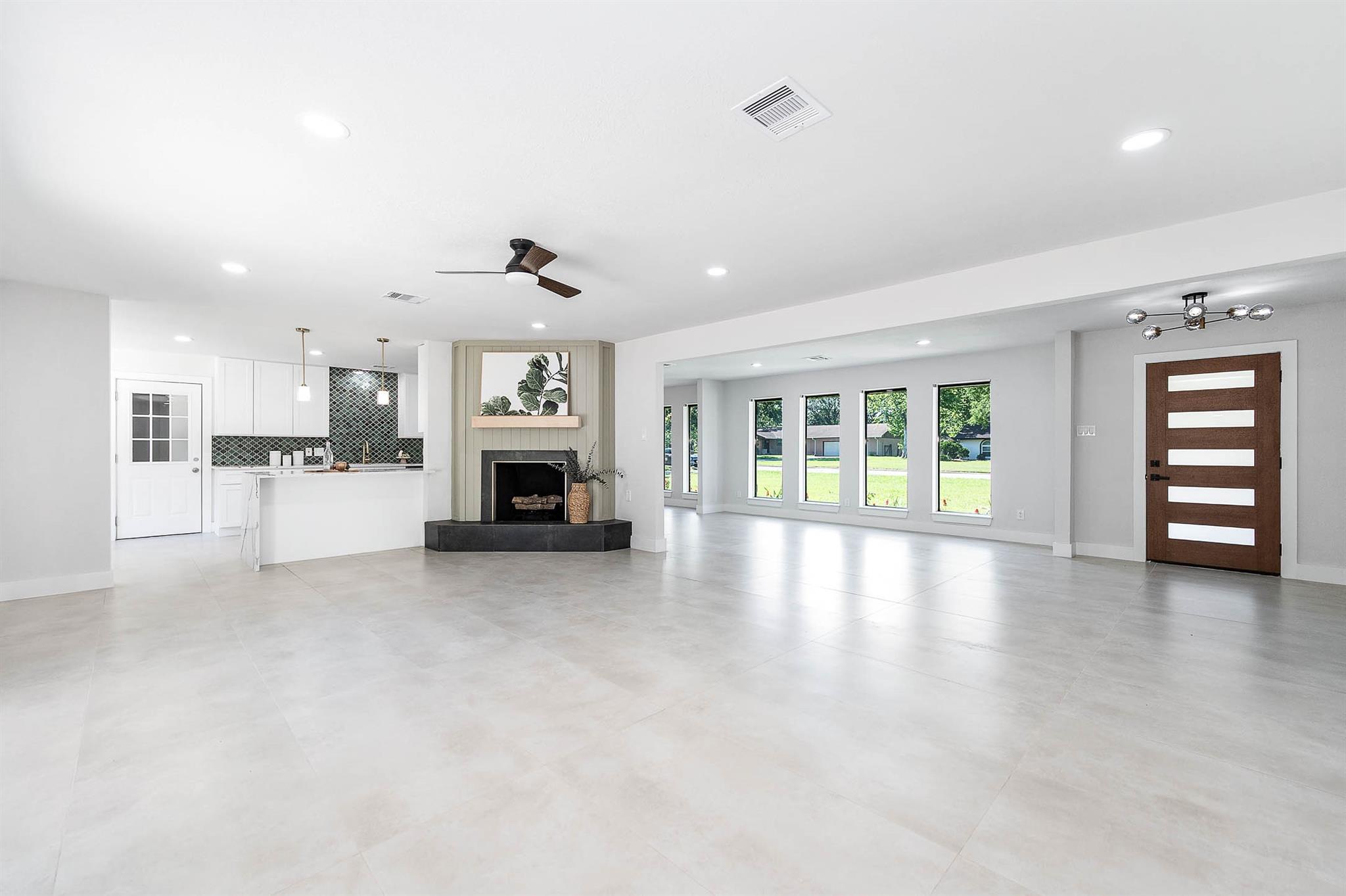 109 E Sherwood Drive