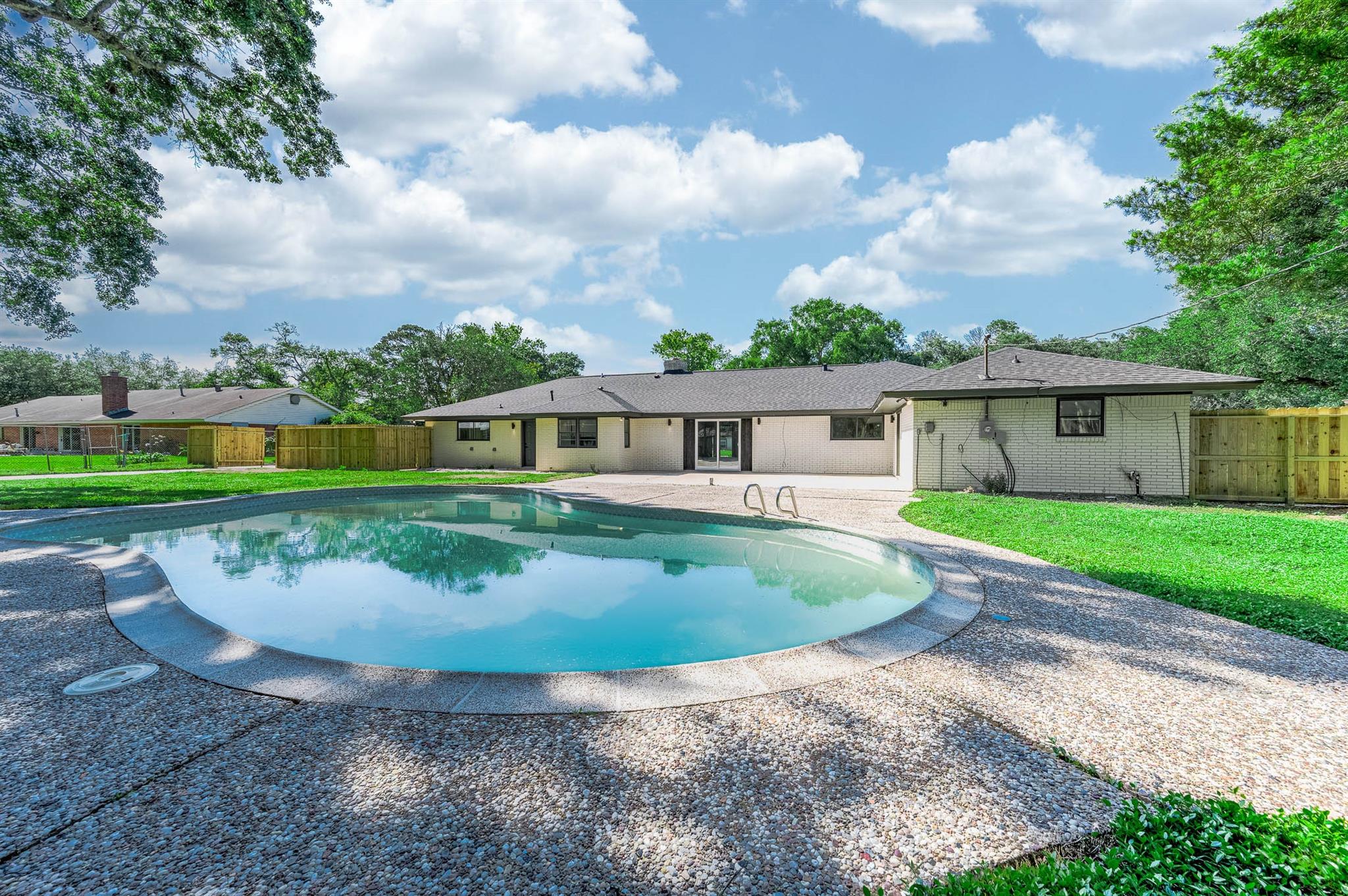 109 E Sherwood Drive
