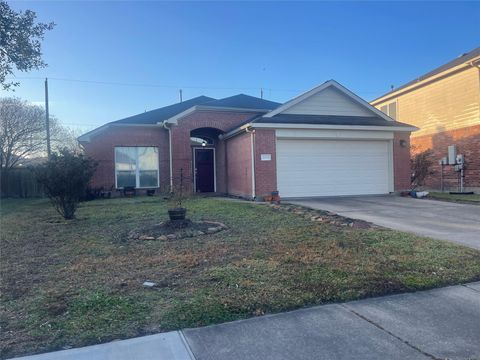 Homes For Sale - 1903 Manor Drive<br/> Baytown, TX 77521