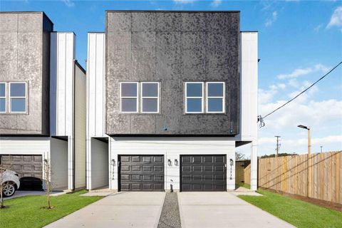 Photo of 7719 Orebo Street #B, Houston, TX 77088 (MLS # 20043409) Photo of 7719 Orebo Street #B, Houston, TX 77088 (MLS # 20043409)