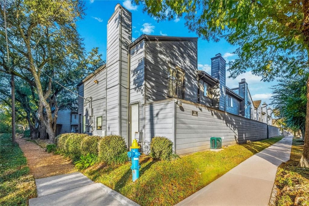 Photo of 2100 Commonwealth Street #C, Houston, TX 77006 (MLS # 59719213)