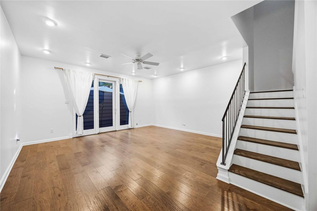 Photo of 2100 Commonwealth Street #C, Houston, TX 77006 (MLS # 59719213)