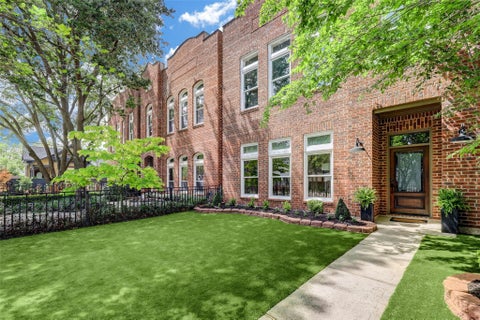 Photo of 517 E 11th Street, Houston, TX 77008 (MLS # 41995495)