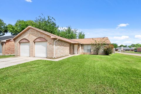 Photo of 2902 Lacewing Lane, Houston, TX 77067 (MLS # 65805746)