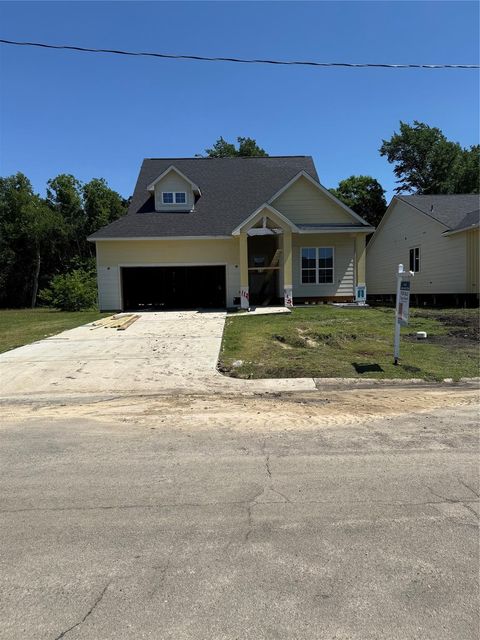 Homes For Sale - 112 Harvey Boulevard<br/> Baytown, TX 77520