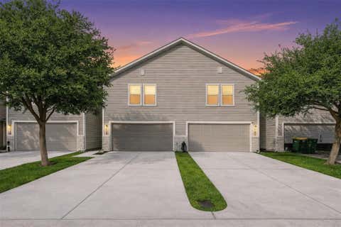 Townhouse For Sale - 6119 Shadow Isle Lane<br/> Houston, TX 77084