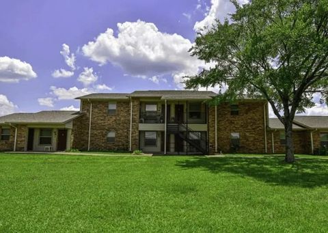 Photo of 1301 W College St, Canton, TX 75103 (MLS # 16513675)