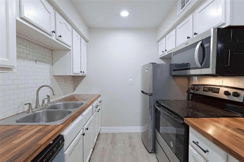 Photo of 132 Oyster Creek Drive #14, Lake Jackson, TX 77566 (MLS # 33224781)