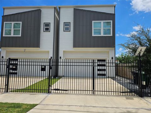 Photo of 1508 Weiss Street St, Houston, TX 77009 (MLS # 24406361) Photo of 1508 Weiss Street St, Houston, TX 77009 (MLS # 24406361)