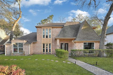 Photo of 5619 Spanish Oak Drive, Houston, TX 77066 (MLS # 40714477)