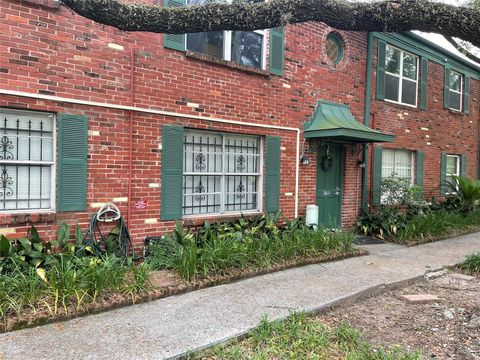 Photo of 11639 Chimney Rock Road Rd #A, Houston, TX 77035 (MLS # 96624701)