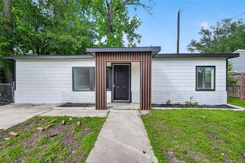 Photo of 4933 Doolittle Boulevard, Houston, TX 77033 (MLS # 6719533)