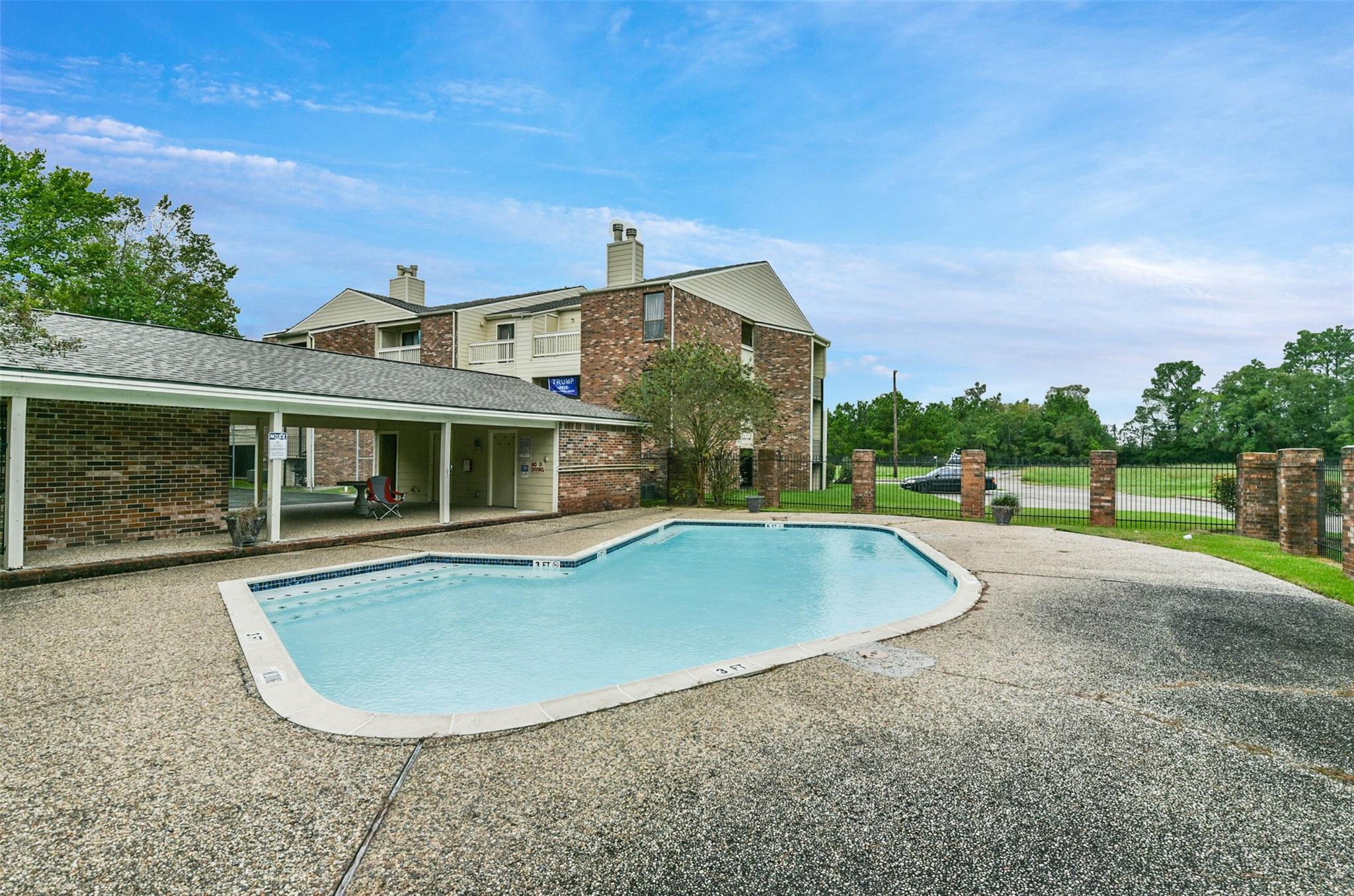 2501 Gulf Freeway 279B