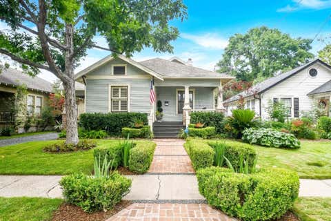 Photo of 209 E Woodland Street, Houston, TX 77009 (MLS # 71593838)