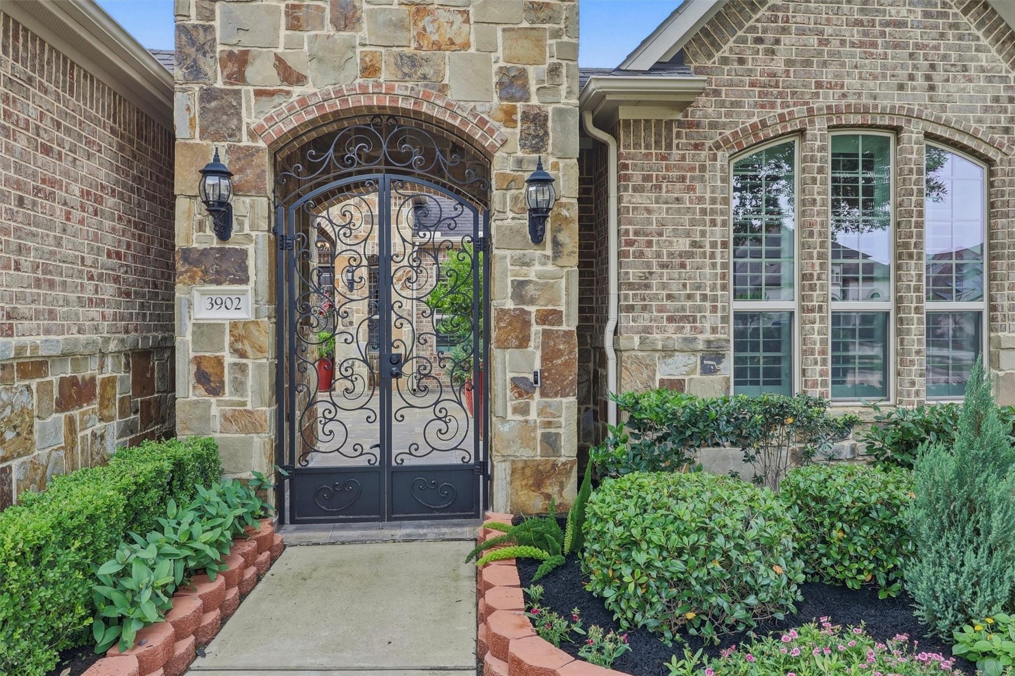 3902 Emery Heights Lane