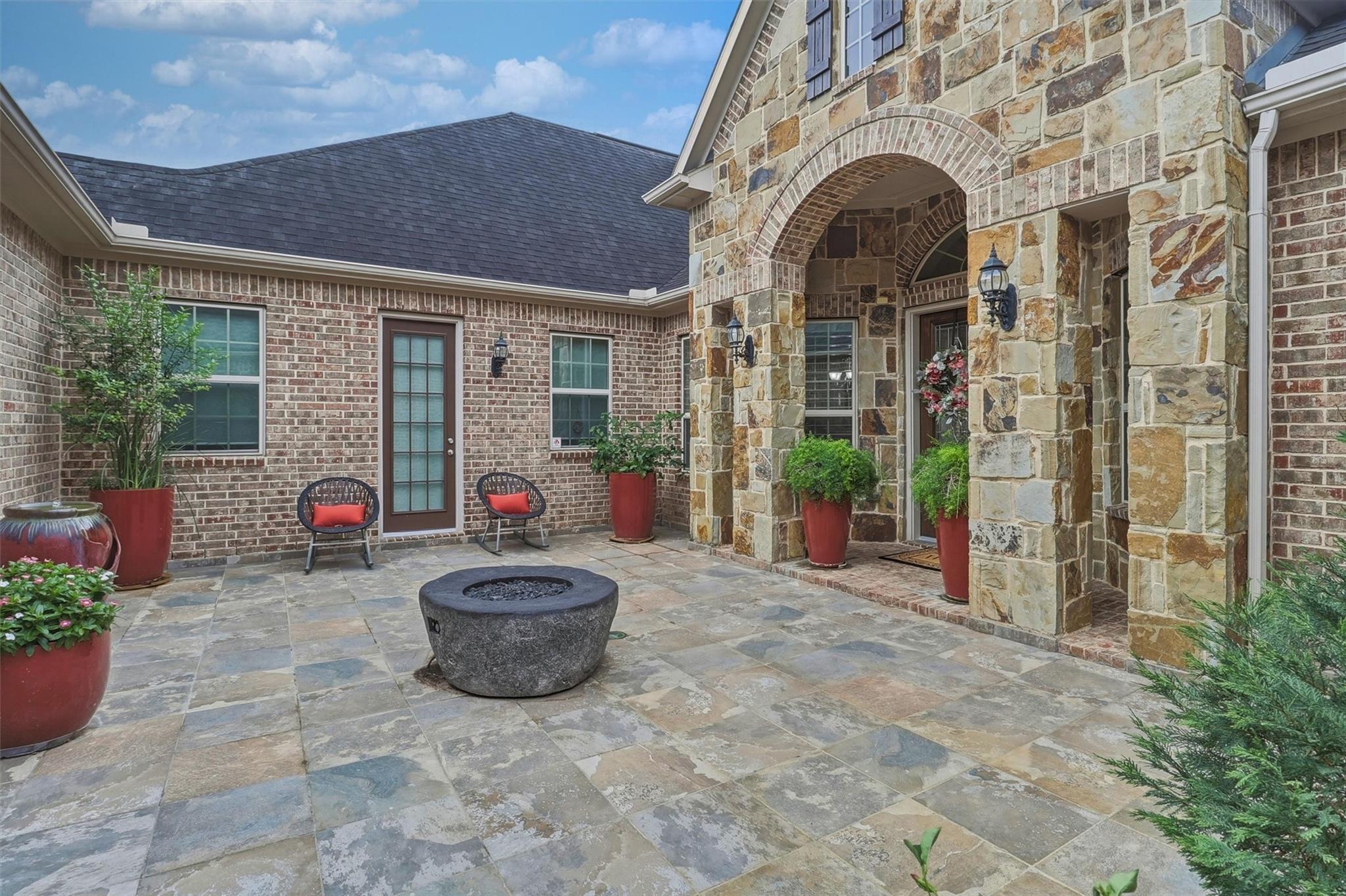 3902 Emery Heights Lane