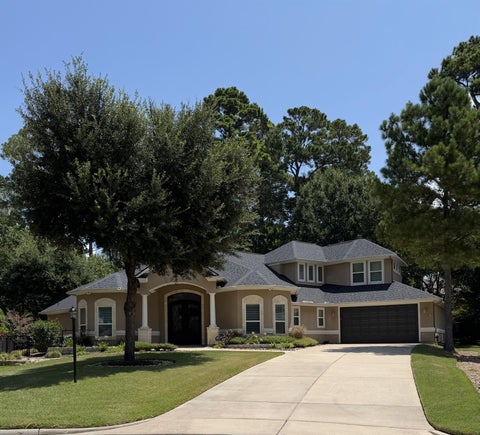 Photo of 10 Regent Court, Montgomery, TX 77356 (MLS # 43574510)