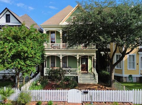 Photo of 1512 Winnie Street, Galveston, TX 77550 (MLS # 97856208)