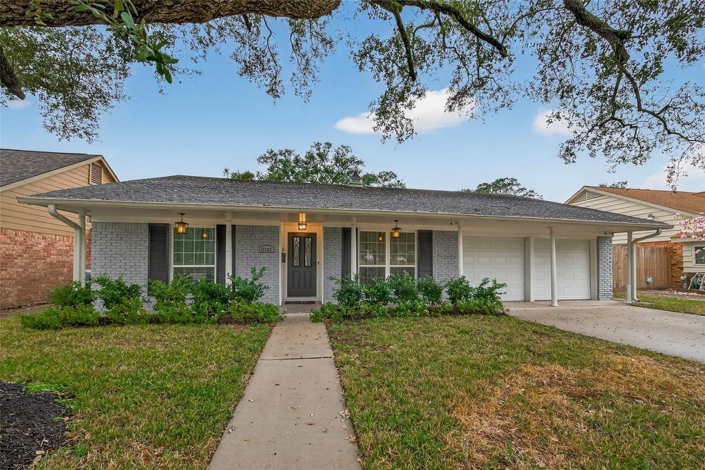 Photo of 11102 Hillcroft Avenue, Houston, TX 77096 (MLS # 83786937)