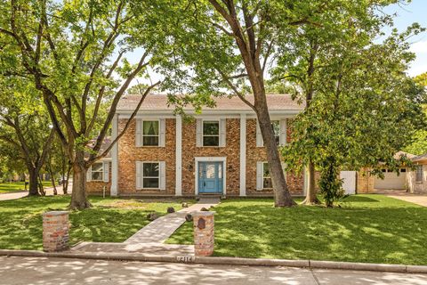 Photo of 2114 Briargreen Drive, Houston, TX 77077 (MLS # 4664294)