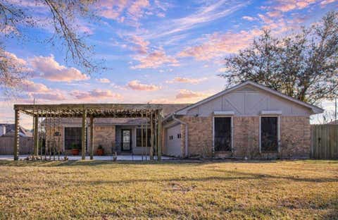 Homes For Sale - 9 Colony Square<br/> Angleton, TX 77515
