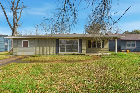 Tiny photo for 8606 Greiner Drive, Houston, TX 77080 (MLS # 10171212)